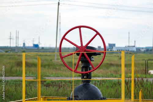 Tableau sur toile Industrial red valve wheel on gas pipeline infrastructure