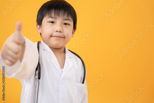 Foto Young cute Asian boy playing doctor