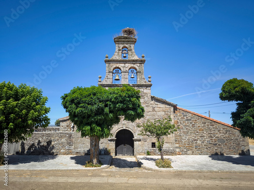 Foto Fachada em pedra da Ermita del Santísimo Cristo del Campo em San Vitero (Zamora)