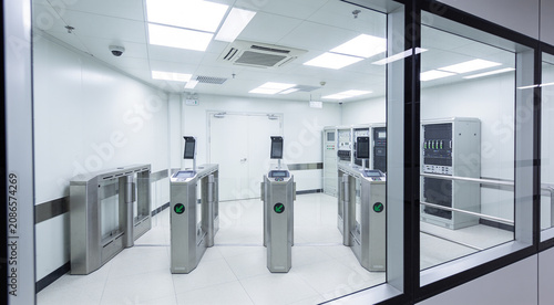 Cuadro en lienzo Modern cleanroom access control with turnstiles and server racks