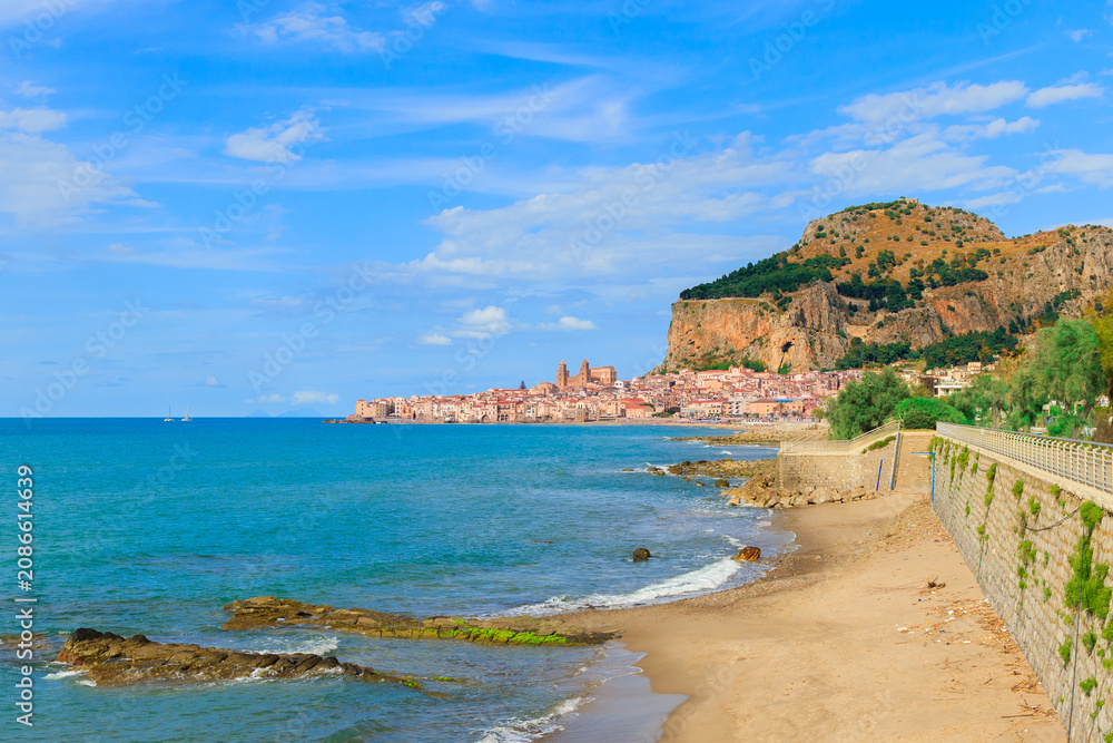 Fototapeta premium Picturesque European coastal town nestled under a dramatic mountain landscape