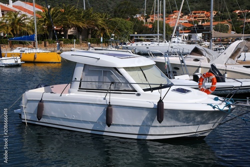 Canvas-taulu Sailing in Sardinia, Italy