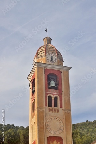 Obraz na płótnie Campanile della chiesa a Varigotti