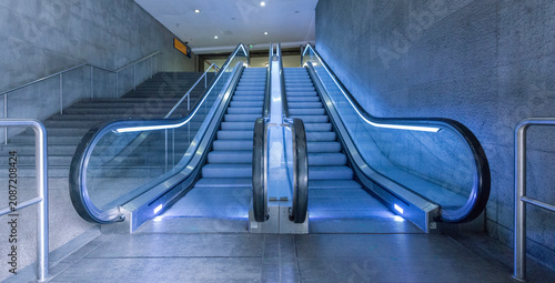 Illuminated escalator in the public area – 8822