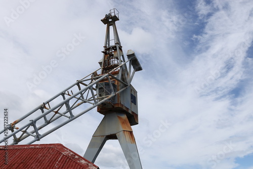 Tableau sur toile old maritime dockside crane, rust on metal components, latticed girder gib