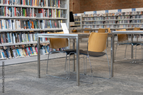 Foto Study table with chairs in a quiet modern library