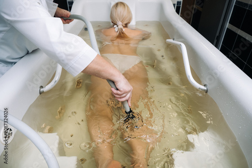 Fotografie the procedure of underwater shower massage in the bathroom