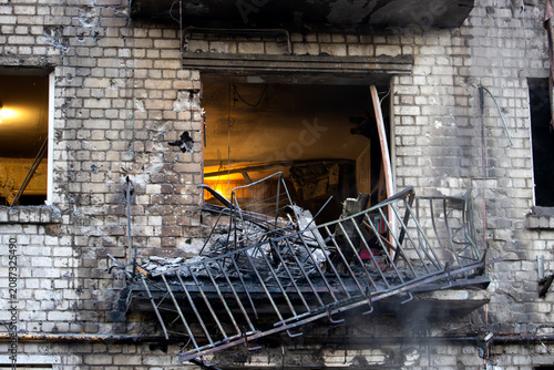Obraz na plátně Devastated apartment balcony with twisted metal railings after a catastrophic ev