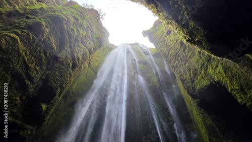 Fényképezés Gljúfrabúi Waterfall Hidden Canyon and Mossy Cliffs in Iceland