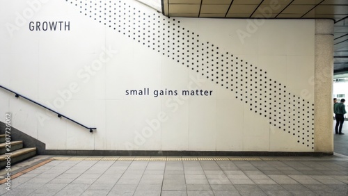 Inspirational mural wall promoting growth and the importance of small gains in a modern urban environment