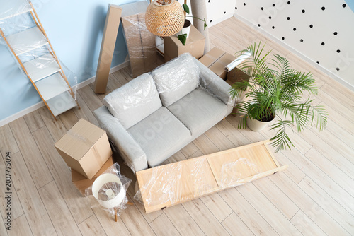 Moving boxes with stretch w...