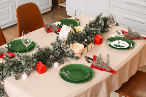 Beautiful table setting wit...