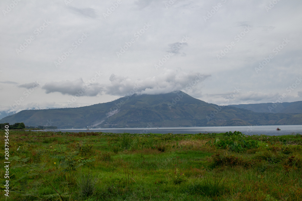 Fototapeta premium toba lake and mountain
