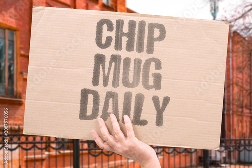 Bilde på lerret "Chip mug daily" Starting every morning with a familiar crack