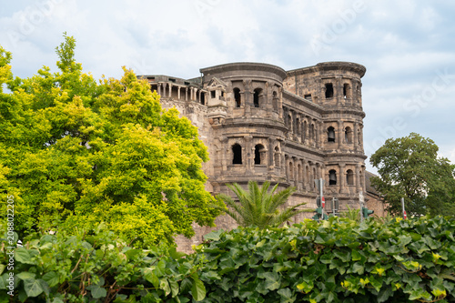 Obraz na płótnie Porta Nigra Trier, famous UNESCO World Heritage, roman monument, ancient city ga