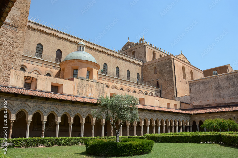 Fototapeta premium Cloître du monastère bénédictin de Monreale - Sicile - Italie