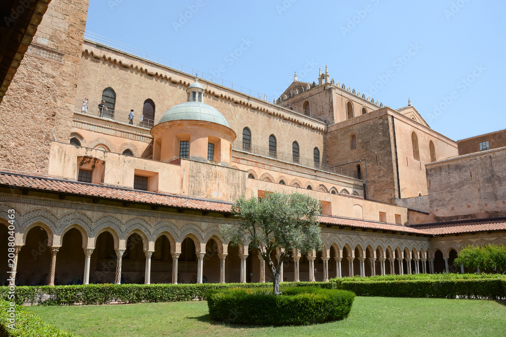 Fototapeta premium Cloître du monastère bénédictin de Monreale - Sicile - Italie
