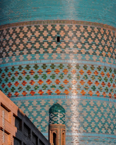 Obraz na plátně Close up architectural detail of intricate geometric glazed tile mosaics and tra