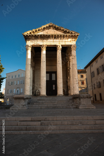 Tableau sur toile temple of augustus Pula croatia