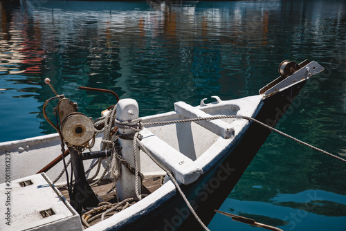Quadro su tela Old, rustic manual anchor windlass with lever and gear tied with ropes on small