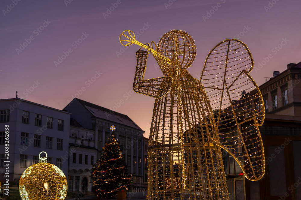 Obraz premium Illuminated angel decoration and Christmas tree in Znojmo