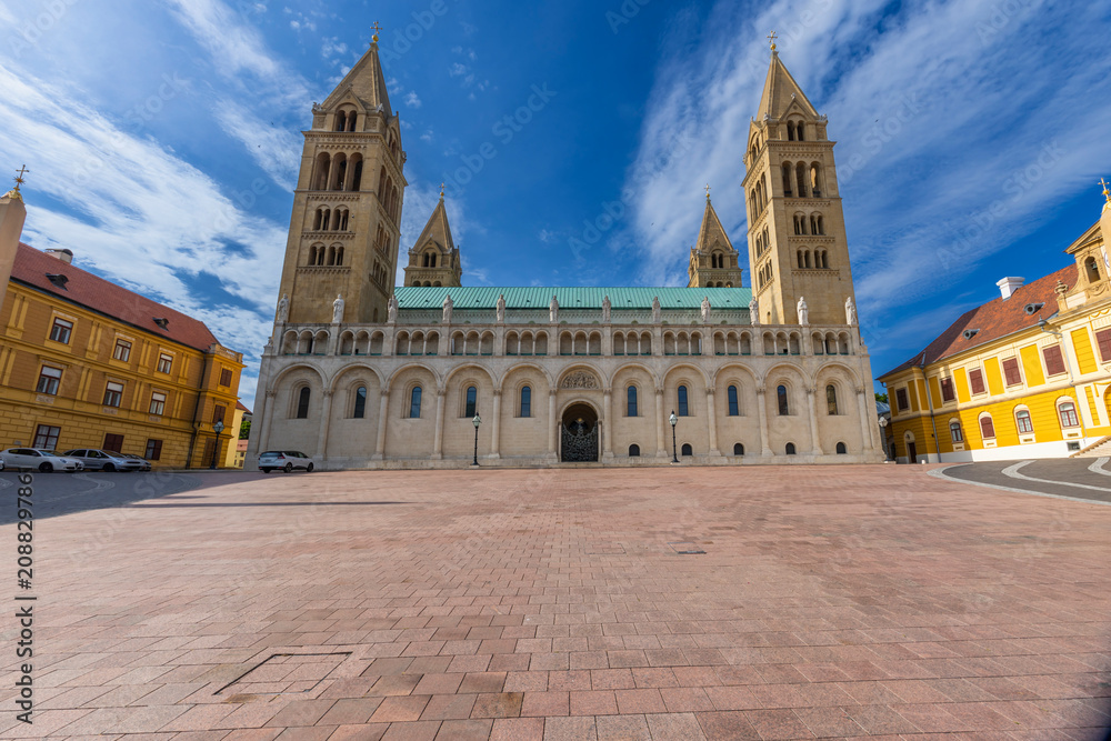 Obraz premium Pecs Cathedral Romanesque architecture on Dom ter