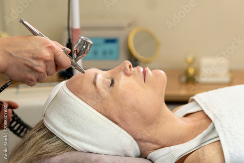 Foto Professional Oxygen Spray Facial Skin Care Procedure