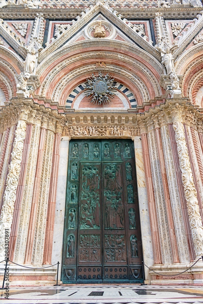 Obraz premium siena, italien - portal an der kathedrale