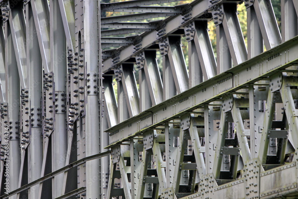 Obraz premium Eisenbahnbrücke in Bodenwerder