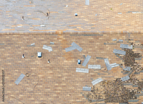 Konstfotografi Aerial shot captures storm-damaged roof