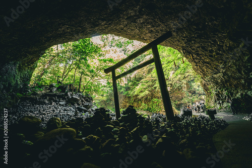 日本　宮崎の神聖な高千穂の天岩戸神社の天安河原の風景