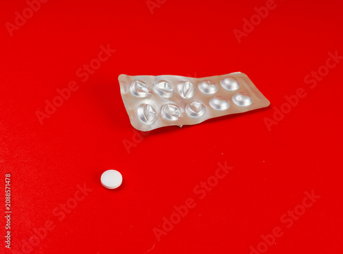 Cuadro en lienzo Pill Blister on Color Background, Silver Medicine Capsule Package, Drugs Packagi
