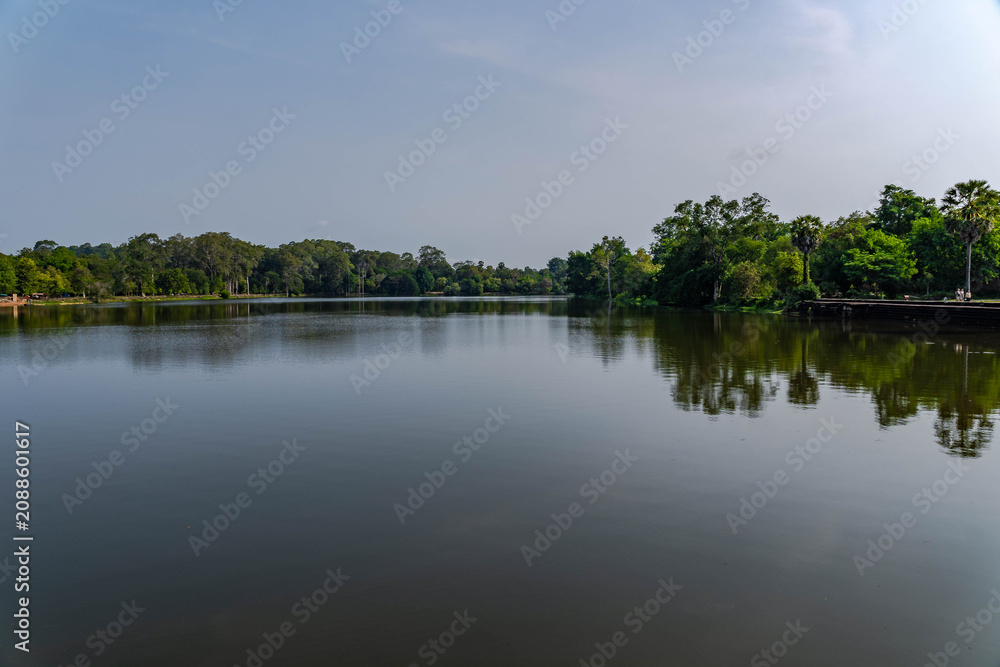 Fototapeta premium Calm Tropical Lake Surrounded by Lush Forest