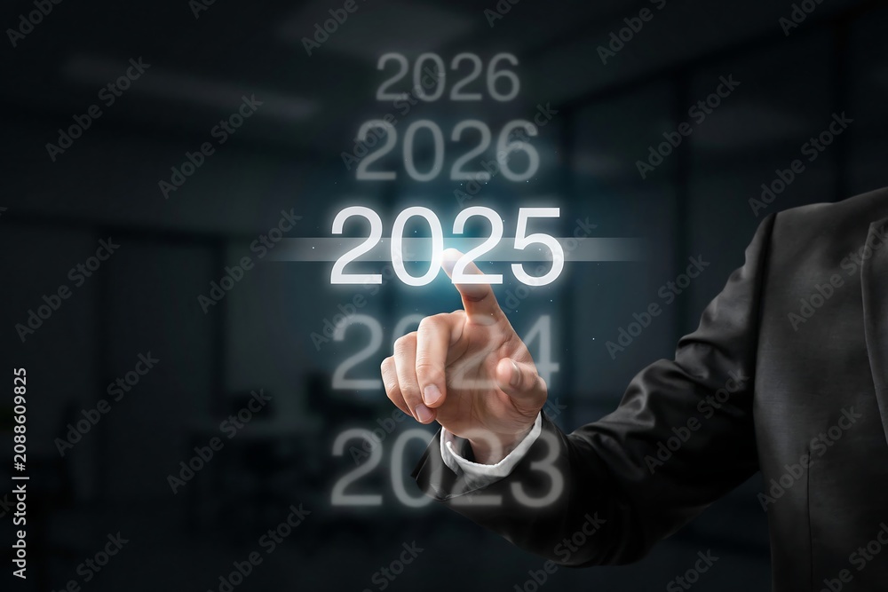 Obraz premium Professional businessman touching a glowing virtual timeline to select the year 2025