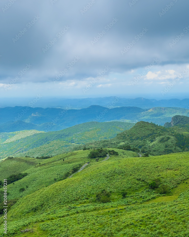 Fototapeta premium Panoramic View of Rolling Hills in Riverston Sri Lanka