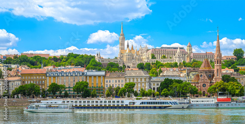 Картината върху платно Budapest Danube skyline with Fisherman's Bastion, Matthias Church and riverboats
