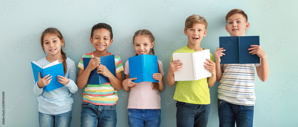 Fototapeta premium Group of diverse children reading books together
