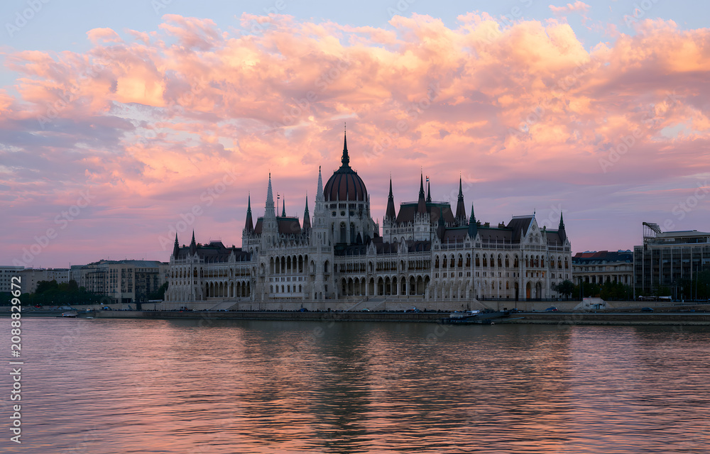 Fototapeta premium The parliament of Budapest at the evening twilight