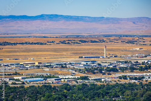 Bild auf Leinwand Boise Airport Aerial View Mountain Backdrop