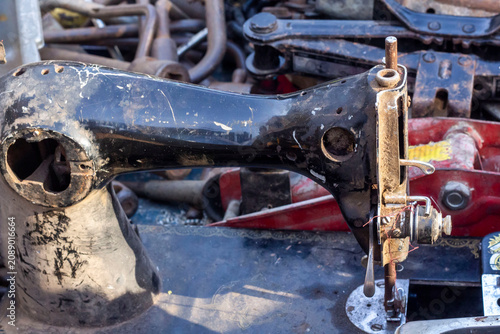 Canvastavla old sewing machine admist the junk