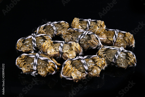 Fresh Yangcheng Lake Hairy Crabs from Suzhou China Tied with Rope Traditional Seafood Delicacy