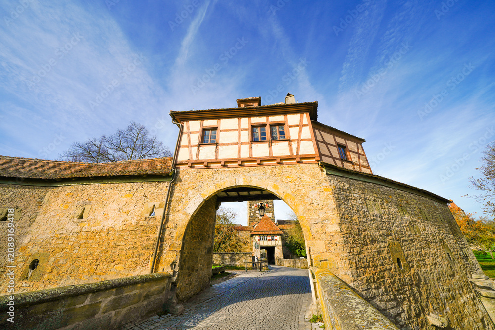 Obraz premium View of historic buildings in Rothenburg ob der Tauber. 