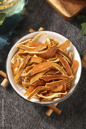 Cuadro en lienzo Dried Tangerine Peel Traditional Chinese Herb Tea Ingredient in Bowl