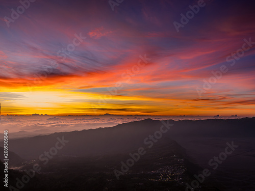 Bild auf Leinwand Volcán Bromo y alrededores, en la parte oriental de la isla de Java, en Indonesi