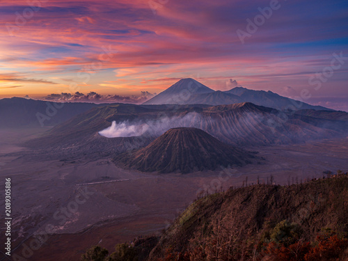 Foto Volcán Bromo y alrededores, en la parte oriental de la isla de Java, en Indonesi