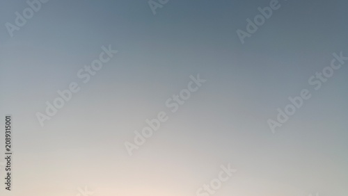 фотографія Photography of a Clear Blue Sky Gradient Background, Minimal Natural Sky with So