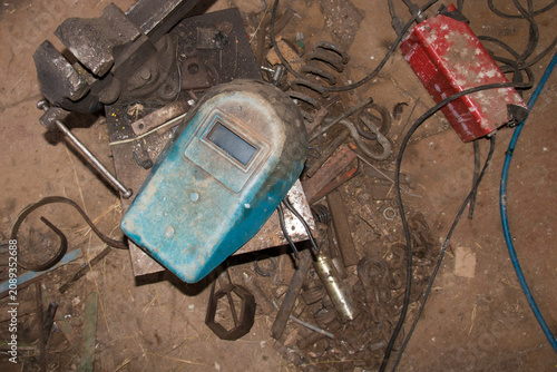 atelier de soudure, bricolage manuel, casque