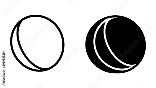 Konstfotografi Moon Phases: A visual representation of two distinct moon phases, one illuminated and the other in shadow, depicting celestial cycles and astronomical concepts