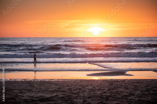 Couché de soleil sur l'océan au  Pays basque