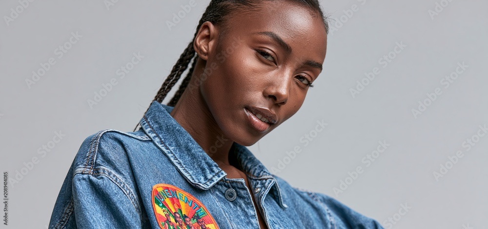 Fototapeta premium A denim jacket featuring a vibrant Juneteenth patch symbolizing Black heritage, unity, and freedom for cultural events.